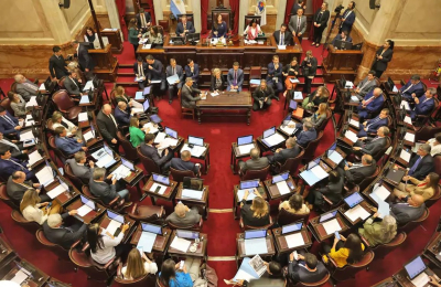 La reforma laboral saca a la política de la modorra estival