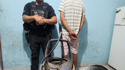 Lo sorprendieron robando en una iglesia y cayó con los elementos en la mano