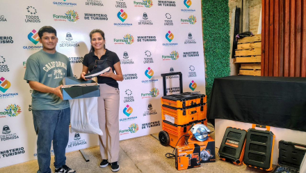 Corvina- entrega de indumentaria y equipamiento técnico al personal de logística (4).jpeg