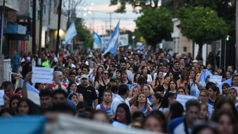 Se extiende una inédita huelga docente y atrae a otros sectores