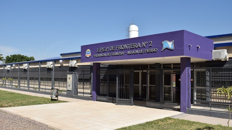 El gobernador Insfrán saludó a las Escuelas de Frontera 