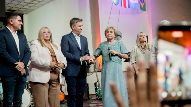 Zdero entregó escritura de propiedad a la Iglesia de Jesucristo de Resistencia