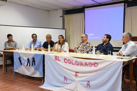 La presidenta de la FAA se reunió con productores en El Colorado.jpg