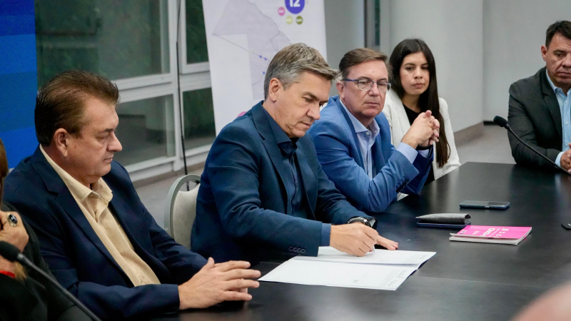Zdero firmó convenios por la planificación urbana y el desarrollo de los municipios