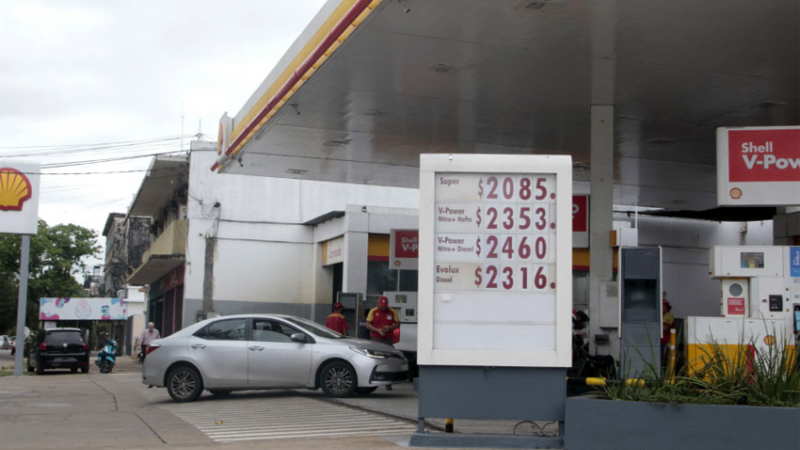 Combustibles: advierten que la baja del petróleo no se reflejará en los surtidores