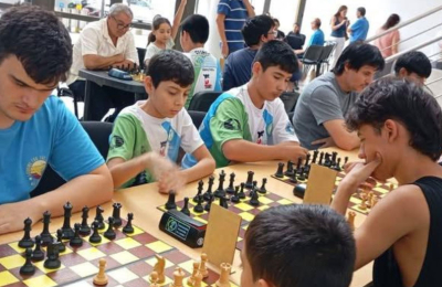 Jornada de aprendizaje y competencia propone el ajedrez en la UNNE
