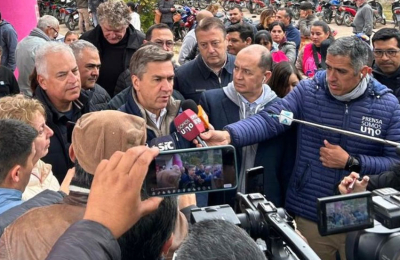 El gobernador Leandro Zdero llevó respuestas históricas a Villa Ángela