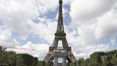Subastaron un tramo de la escalera de la Torre Eiffel en 450 mil euros