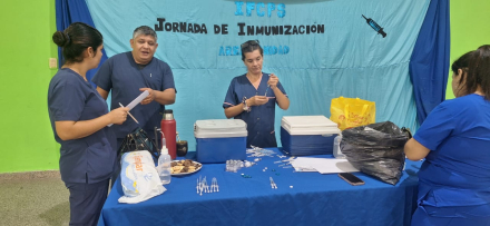 Vacunación aspirantes agentes Policía de la provincia (5)