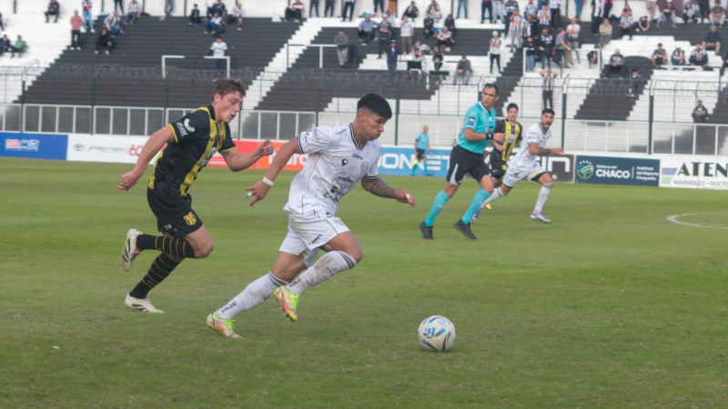 For Ever volvió a tropezar en casa y sigue hundido en el fondo de la tabla