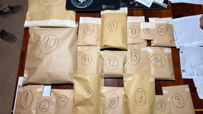 Allanamientos por millonaria estafa con criptomonedas: secuestran computadoras, celulares y más de 130 chips