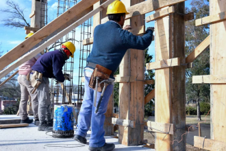 Mientras el empleo privado cayó en el país, se mantiene estable en la provincia