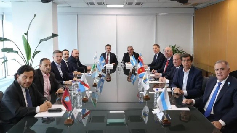 Zdero, entre los gobernadores del Norte que se reunieron con Santilli