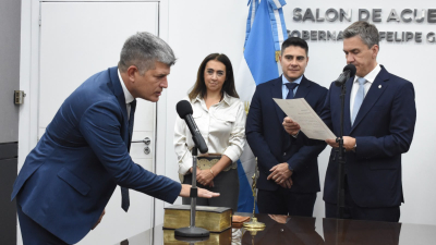 Zdero tomó juramento a Federico Valdés como nuevo asesor general de Gobierno