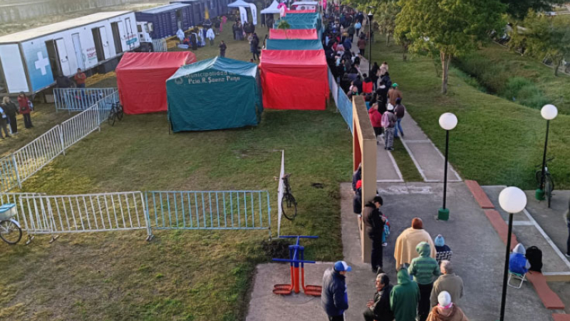 Más de 300 metros de fila por el operativo del Tren de Capital Humano