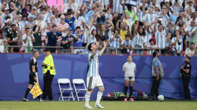 Messi abrió el partido, aseguró la victoria y metió tres para el show