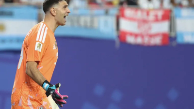 Dibu más cerca de alcanzar el récord de vallas invictas con la selección