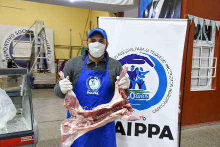 venta de chivitos del oeste formoseño en la feria del IPAIPPA (2)