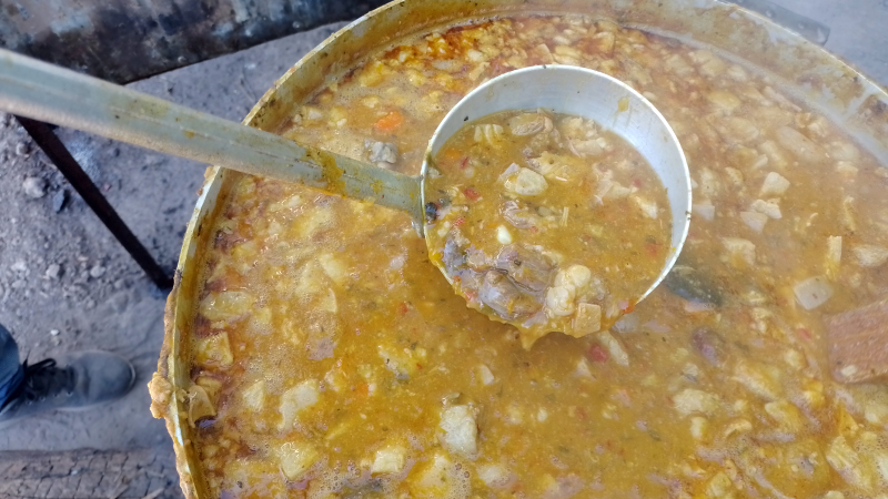 Un locro para seguir ayudando: Residentes Breñenses y el último del año con gran convocatoria solidaria
