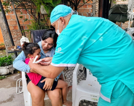 Vacunación en terreno centro de salud Villa Hermosa