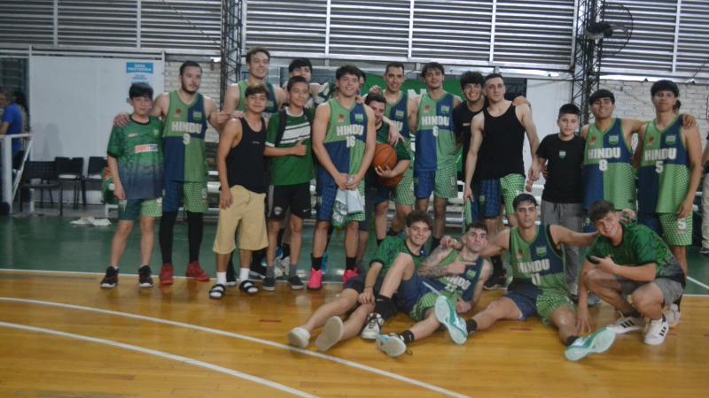 Hindú pegó primero en el clásico y quedó a un paso de la final