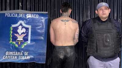 Un policía sufrió la amputación parcial de un dedo al ser mordido durante un violento procedimiento