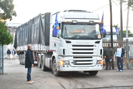 CAMIONES CON JUGUETES QUE SE DISTRIBUYERON EN LA CAPITAL