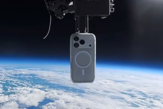 Un celular fue lanzado desde la estratósfera y no se dañó por su funda