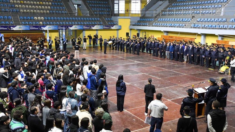 Estudiantes participaron de la apertura del conversatorio de seguridad