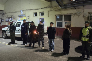 Viajaban desde Puerto Iguazú hacia Buenos Aires: expulsaron a cinco ciudadanos chinos