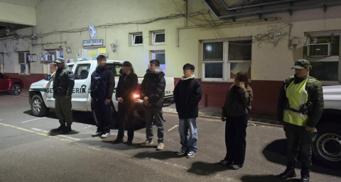 Viajaban desde Puerto Iguazú hacia Buenos Aires: expulsaron a cinco ciudadanos chinos