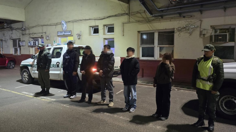 Viajaban desde Puerto Iguazú hacia Buenos Aires: expulsaron a cinco ciudadanos chinos