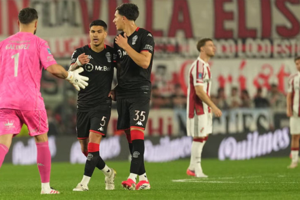 River cayó ante Huracán y no pudo meterse en zona de clasificación