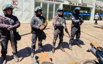 Una concesionaria allanada, sillones con drogas y un cargamento millonario