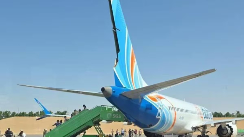 Un vuelo de Flydubai aterrizó de emergencia en Arabia Saudita: "Un piloto quiso asesinar a los 180 israelíes a bordo"