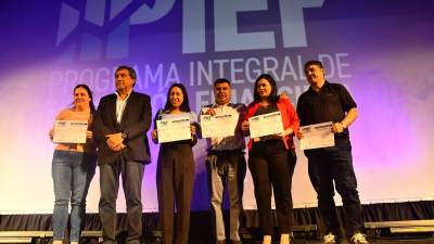 Docentes recibieron sus diplomas