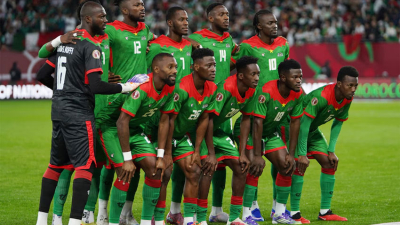 A seis horas del partido, el plantel de Burkina Faso llegó a la Argentina