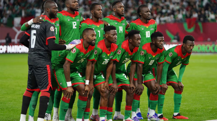 A seis horas del partido, el plantel de Burkina Faso llegó a la Argentina