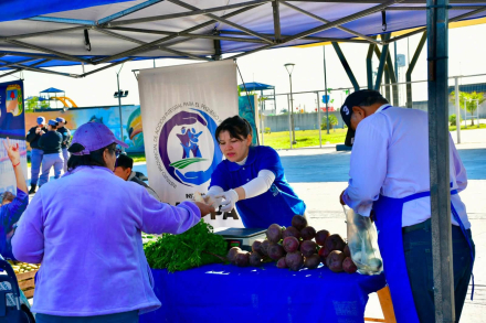 Insfrán saludó a los productores en su día (2)