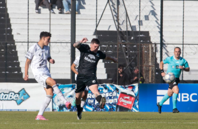 For Ever no pudo contra un arbitraje bochornoso de Fernando Espinoza