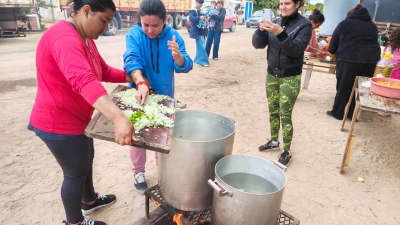 La crecida ya afecta a más de 2.200 chaqueños y crece la ayuda solidaria