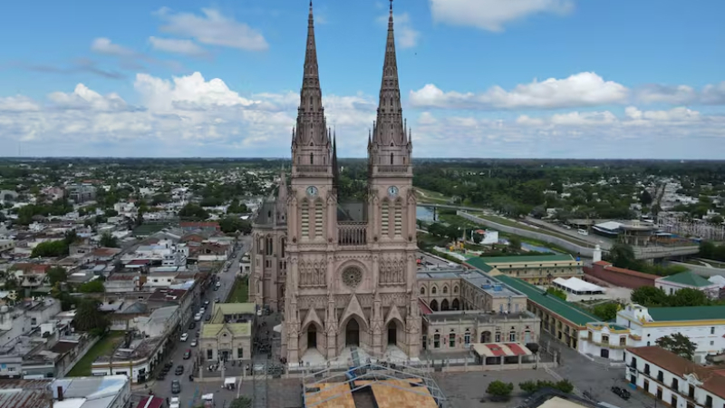 Primeras filas reservadas y la basílica vedada: los detalles del megaoperativo por la visita de León XIV a Luján