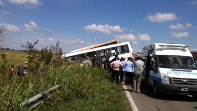 Al menos trece personas murieron por un choque de colectivos cerca de Rosario