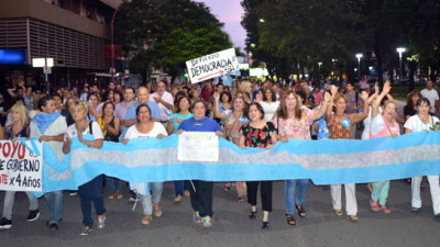 La marcha pro democracia polarizó la opinión de la dirigencia política