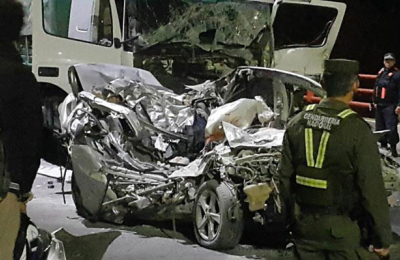 El conductor del auto que murió al chocar un camión en el puente tenía antecedentes penales