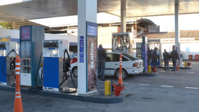 En pleno congelamiento, subieron varios centavos los precios de las naftas YPF