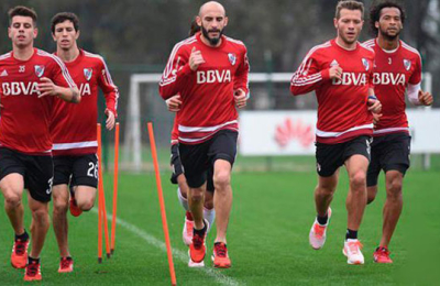 River se instaló en Paraguay con Pinola y Scocco entre los titulares