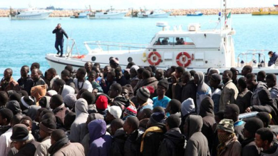 35 migrantes desaparecidos frente a costas libias tras naufragio