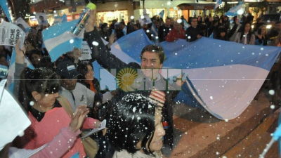 Cambiemos cerró su campaña en Resistencia con un banderazo y “caminata del cambio”
