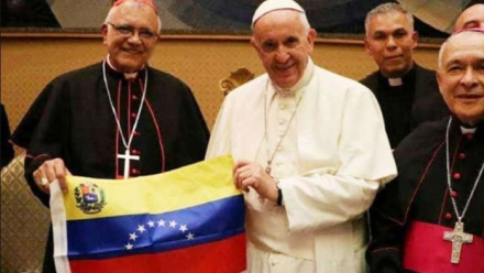 VENEZUELA-PAPA-OBISPOS.jpg
